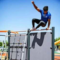 Kompan Outdoor-Fitnessgerät "Hinderniswand Mit Kletternetz" 12 Kompan Outdoor-Fitnessgerät "Hinderniswand Mit Kletternetz" -Sport Thieme Verkäufe 317 8209 2