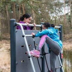 Kompan Outdoor-Fitnessgerät "Hinderniswand Mit Kletternetz" 16 Kompan Outdoor-Fitnessgerät "Hinderniswand Mit Kletternetz" -Sport Thieme Verkäufe 317 8209 6